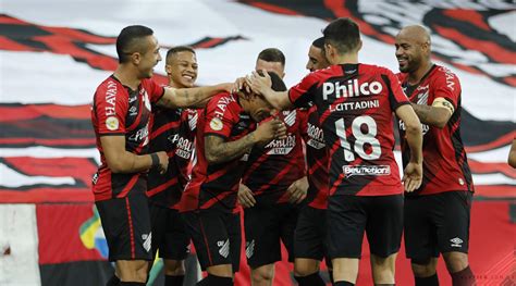 Athletico Paranaense Bate O Internacional Por 2 A 1 No Brasileirão