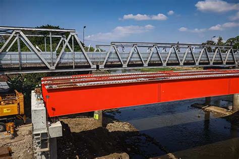 Pemasangan Steel Box Girder Di Proyek Jembatan Jurug B Solo Solopos