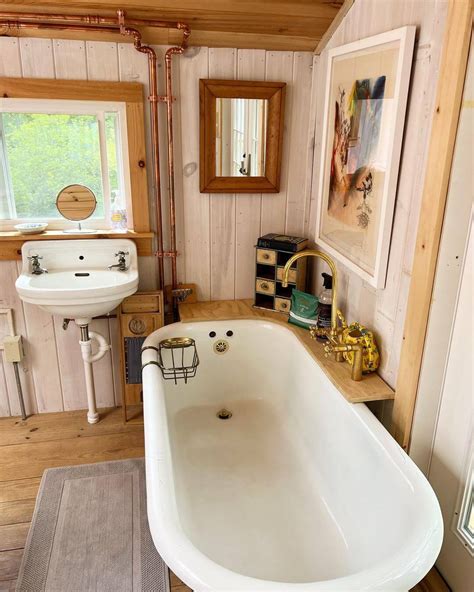 20 Cozy Cabin Bathroom Ideas for Small Bathrooms - Romanticizing Rachel