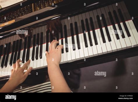 Piano Hands Woman Hi Res Stock Photography And Images Alamy