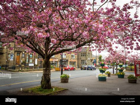 Centre of baildon village or small town hi-res stock photography and ...