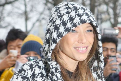 Laura Smet sa coupe de cheveux courte à la garçonne surprend ses fans