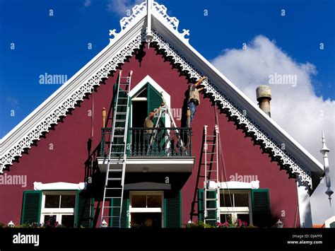 Madeira Roof House Hi Res Stock Photography And Images Alamy