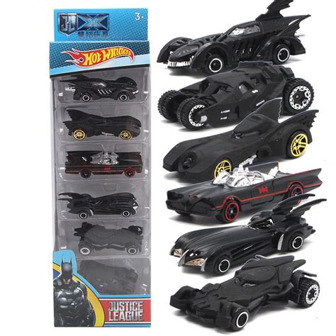 Hot Wheels ชดของเลนรถยนตแบทแมน DC Comics Batman Batmobile Cast Cars สาหรบเดก และ