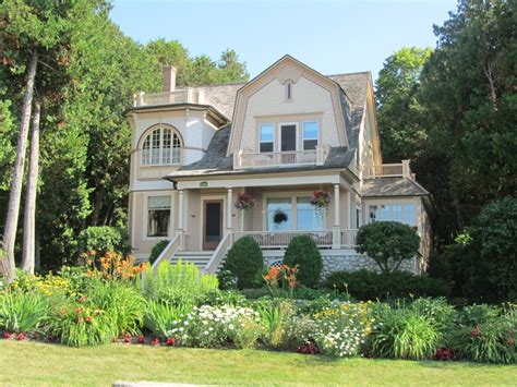 Mackinac Island MI: Home on the Island | Victorian style homes ...