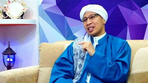 Kumpulan Foto Buya Yahya Al Bahjah Cirebon Terbaru Lengkap - FiqihMuslim.com