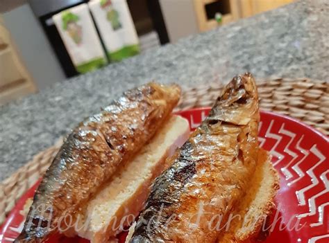 Moinho De Farinha Sardinha Assada Na Brasa C Broa De Milho