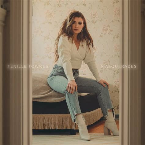 Tenille Townes Bares Her Soul On New Ep Masquerades This Is A New Chapter For Me Country Now