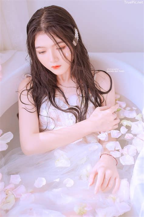 Vietnamese Hot Girl Quynh Nhu Nguyen She Is Like A Fairy Flowers