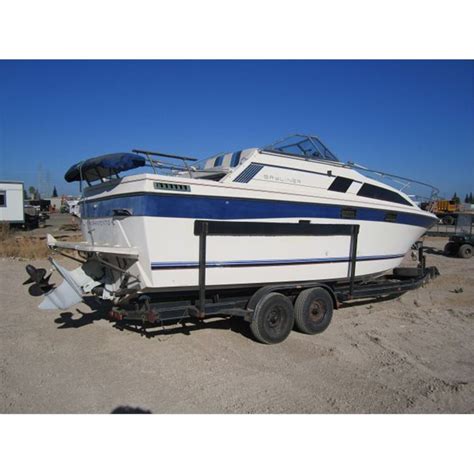 1984 Bayliner 25 V Hull Cabin Cruiser