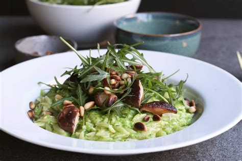 Orzo Risotto Met Groene Doperwten Pesto Beaufood