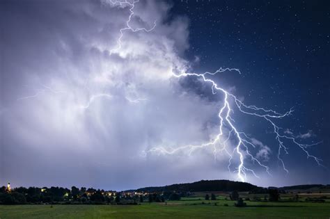 Orages un homme meurt foudroyé en Haute Savoie upday News