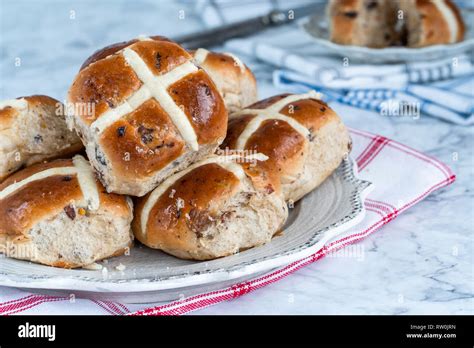 Hot Cross Buns Traditional Easter Food Stock Photo Alamy