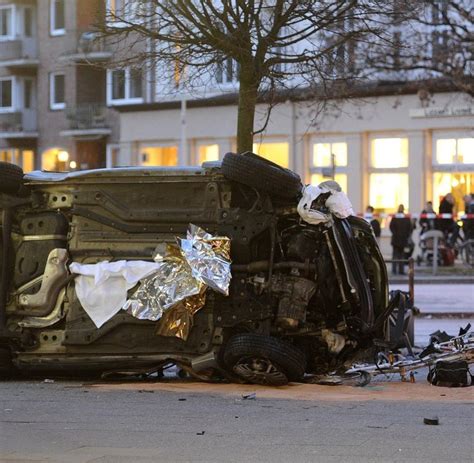 Hamburg Auto Schleudert In Menschengruppe Vier Tote Welt