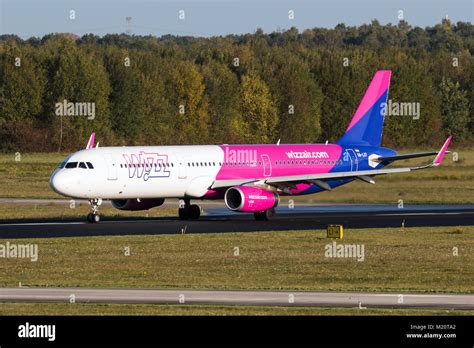 Airbus A Plane Hi Res Stock Photography And Images Alamy