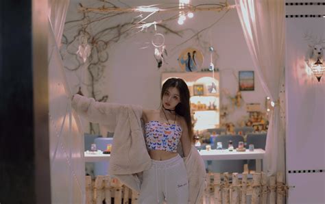 Hot girl uống thuốc trừ sâu tự tử trên sóng livestream màn kịch níu kéo bạn trai cũ bỗng hoá