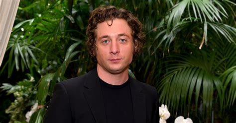 Who Is Jeremy Allen White Dating? | PS Celebrity