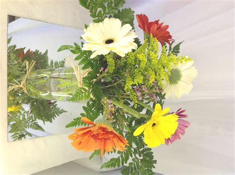 CENTER PIECE GERBER DAISIES | Gerber daisies, Table decorations ...