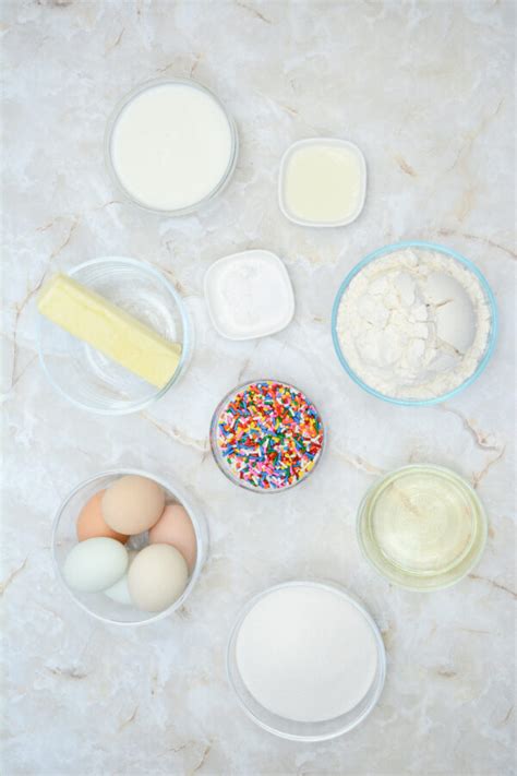 Learn How To Make A Stunning Vanilla Funfetti Cake Roll