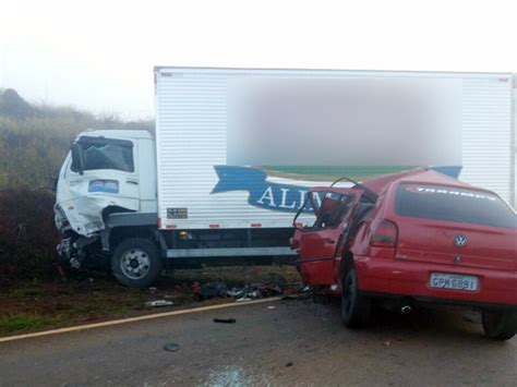 G1 Batida entre carro e caminhão mata soldado da EsSA na MG 167