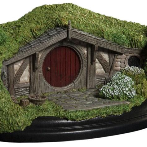 The Hobbit An Unexpected Journey Hobbit Hole 40 Bagshot Row Statue