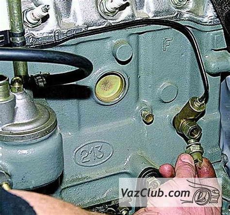 Снятие и установка датчика давления масла в двигателе Нива 2121, Нива 2131