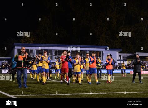 Afc Sudbury Spieler Nehmen Eine Ehrenrunde Beim Schlusspfiff Ein