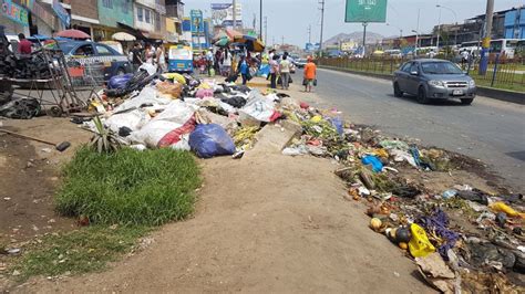 Basura Contin A Acumul Ndose En Las Calles De Villa Mar A Del Triunfo