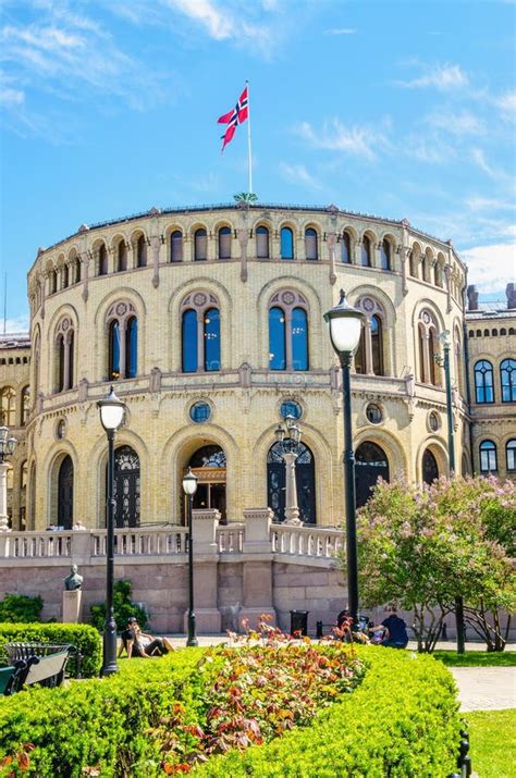 Stortinget Le Parlement De La Norvège Oslo Dans La Belle Journée De