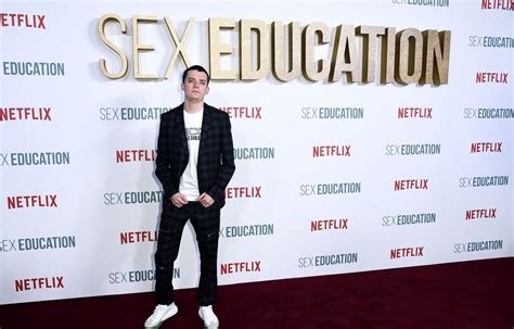 Les Acteurs De Sex Education Sont Tr S Entour S Pour Les Sc Nes Intimes