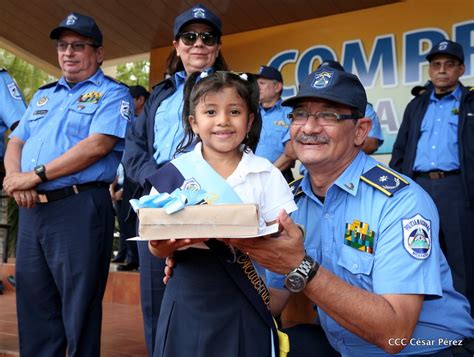 Entregan mochilas y útiles escolares a hijas e hijos de policías