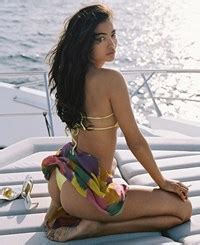 Kelly Gale Models Her Nipples And Pussy Lips