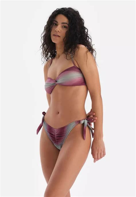 Buy Dag Bordeaux Triangle Bikini Tops Degrade Printed Removable