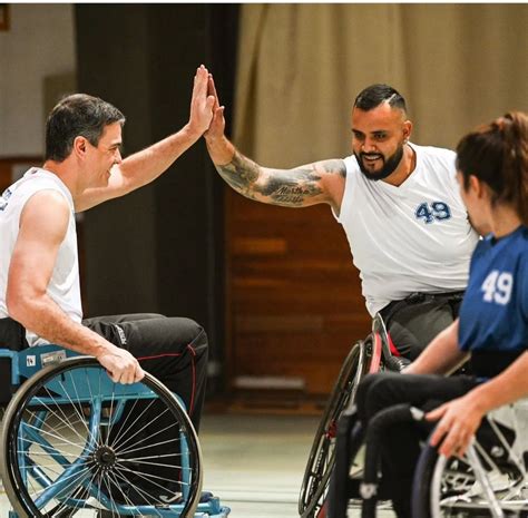 Pedro S Nchez Un Jugador M S En Un Partido De Baloncesto En Silla De