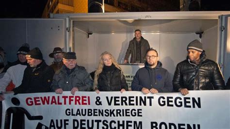 Pegida Will Trotz Terrordrohung Bald Wieder Demonstrieren