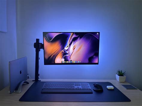 minimal setup    monitor stand  leaning rmacsetups