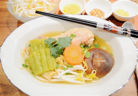 Ladas Kitchen Five Spice Chicken Noodle Soup With Bitter Melon เกี๋ยวเตี๋ยวไก่ตุ๋นใส่มะระ