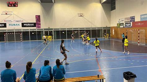 L Handbol Amposta Es Torna A Enfonsar Al Segon Temps Esports Ebre