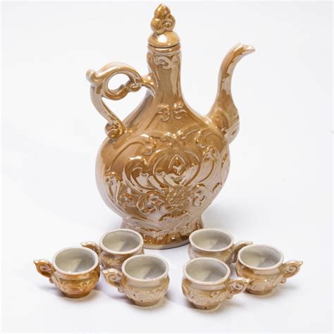 Набор с рельефным декором (штоф и шесть чарок), керамика, цветная ...