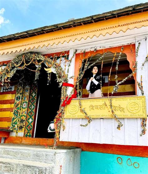 Sara's Scenic Road Trip - Rediff.com movies