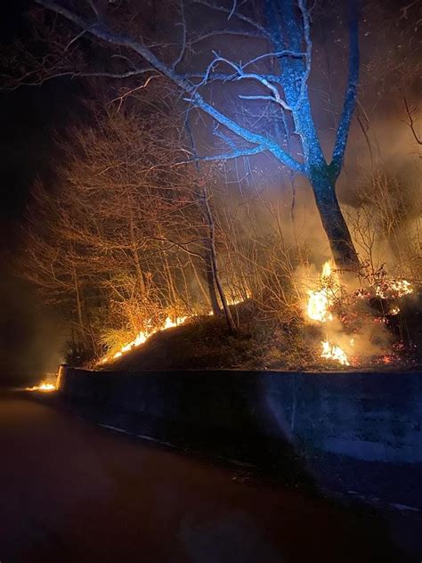 Incendio boschivo a Sanza in località Valaraia Le fiamme avvolgono