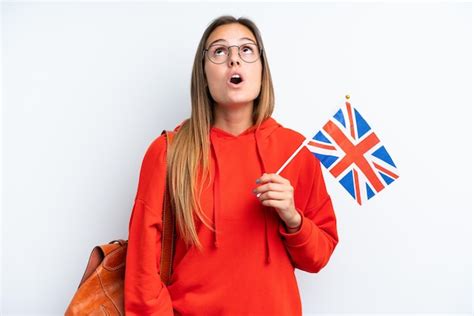 Jovem Mulher Hisp Nica Segurando Uma Bandeira Do Reino Unido Isolada No