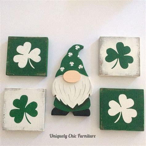 St Patricks Day Set Decor Gnome Tiered Tray Shamrocks Wood