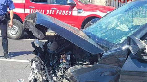 Scontro Frontale Tra Due Auto Nel Salernitano Tre Morti La Repubblica