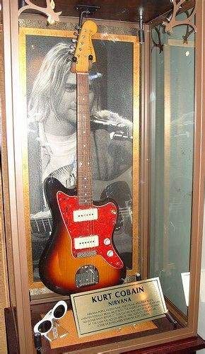 Guitarra de Kurt Cobain é vendida por cerca de R 8 milhões