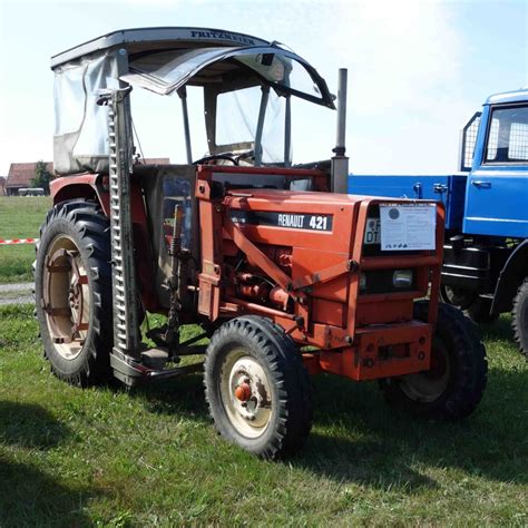 Renault 421, ausgestellt beim Deutz-Club Allmus im August 2015 ...