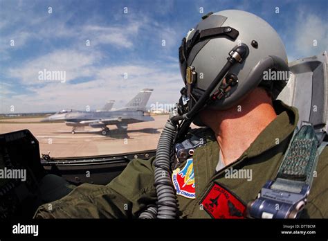 Cockpit View Pilot F-16 Stock Photo: 56096340 - Alamy