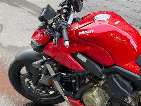 Купить б у Ducati Streetfighter V4 инжектор 6 передач в Москве красный naked bike 2021 года по