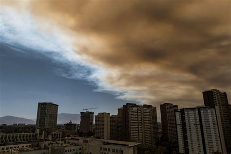 La Nube De Humo Que Cubre Santiago En Imágenes Fotos Internacional