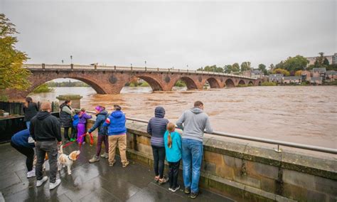 Perth and Kinross Council sorry for flood gates fiasco